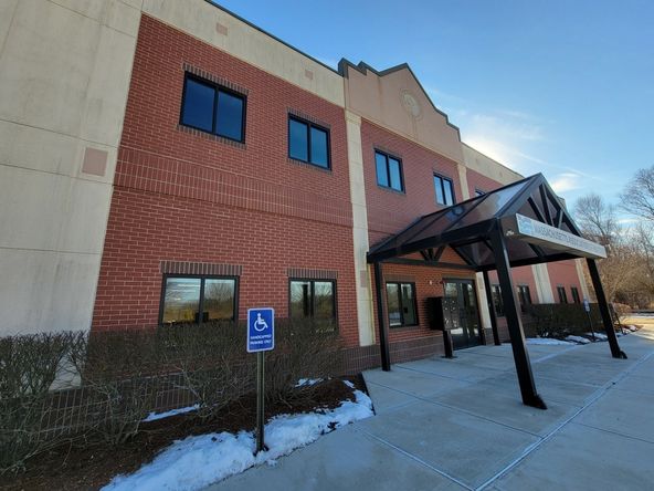 Route 1 Office Building: 18 Washington St, Foxboro, MA 02035